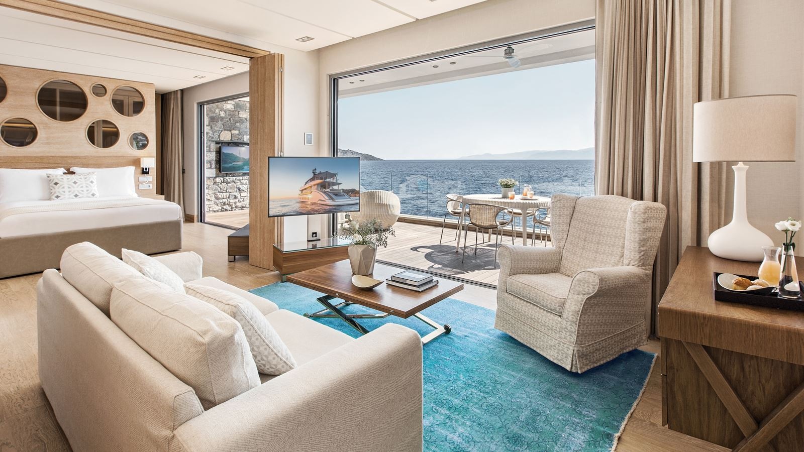 rooms-ambassador-bungalow-suite-waterfront