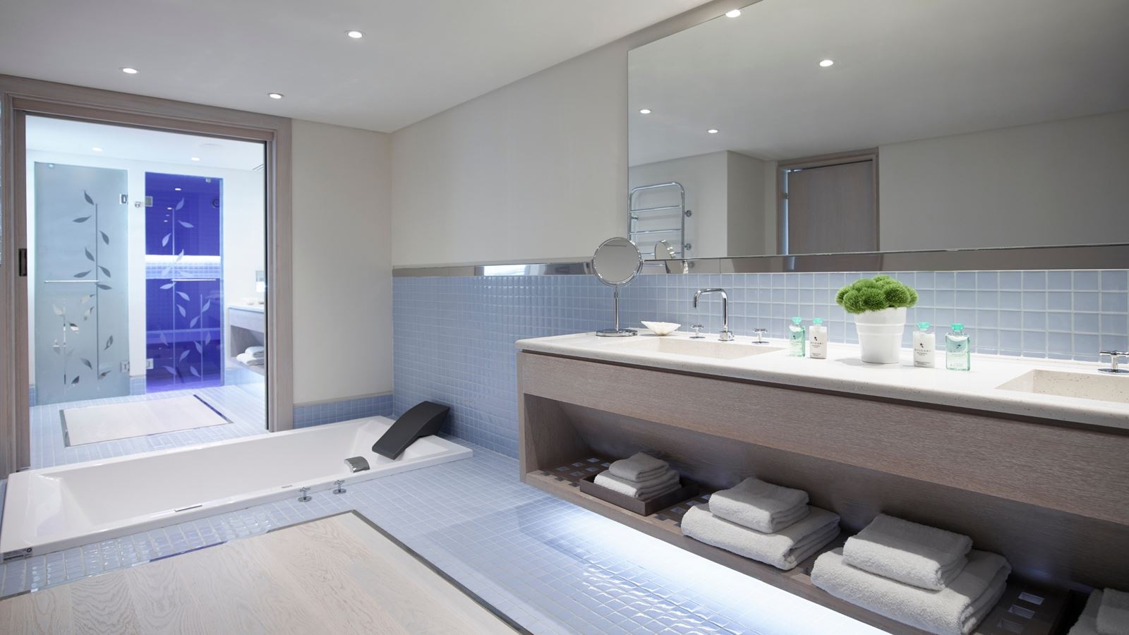 rooms-presidential-bungalow-suite-with-private--heated-pool