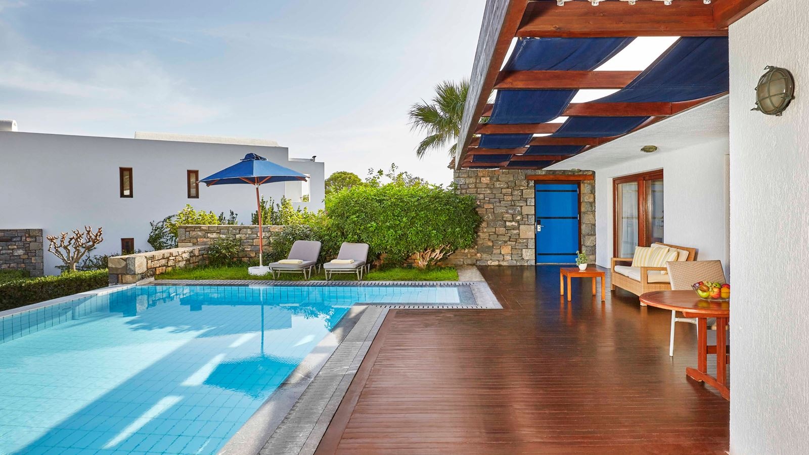 rooms-family-villa-with-private-heated-pool