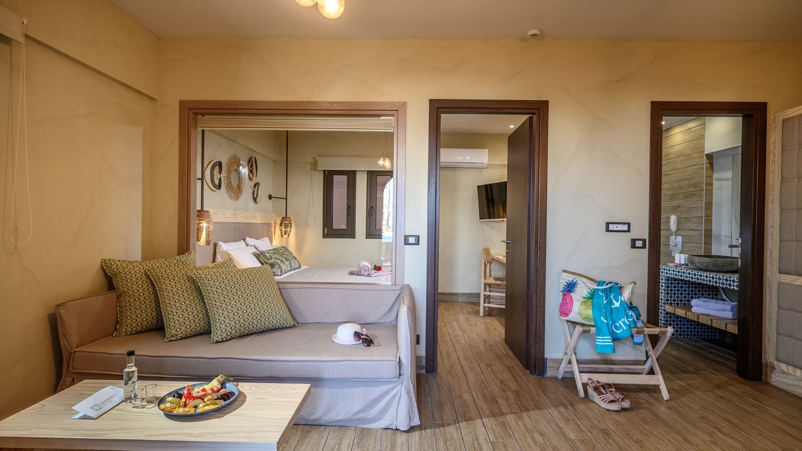 rooms-luxury-onebedroom-suite-inland-view