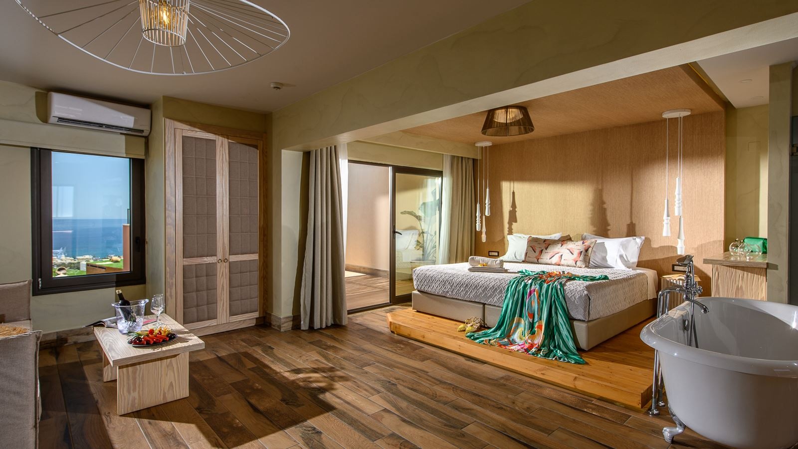 rooms-elite-suite-sea-view-outdoor-jacuzzi