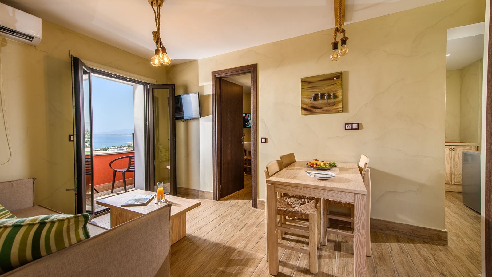 rooms-luxury-two-bedroom-suite-sea-view-outdoor-jacuzzi