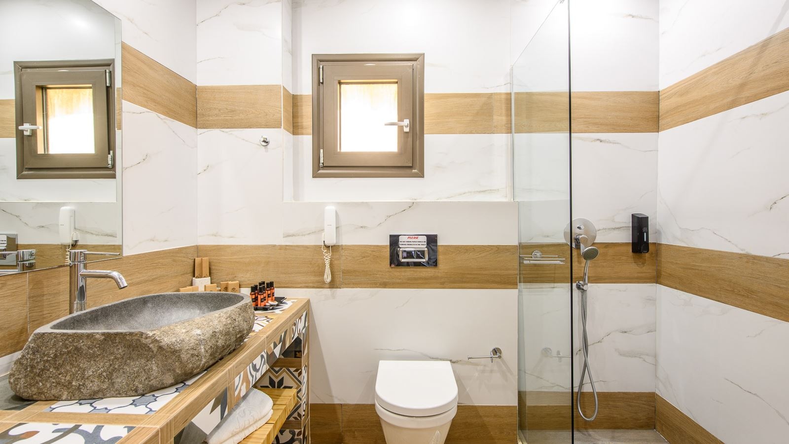 rooms-luxury-two-bedroom-suite-sea-view-outdoor-jacuzzi