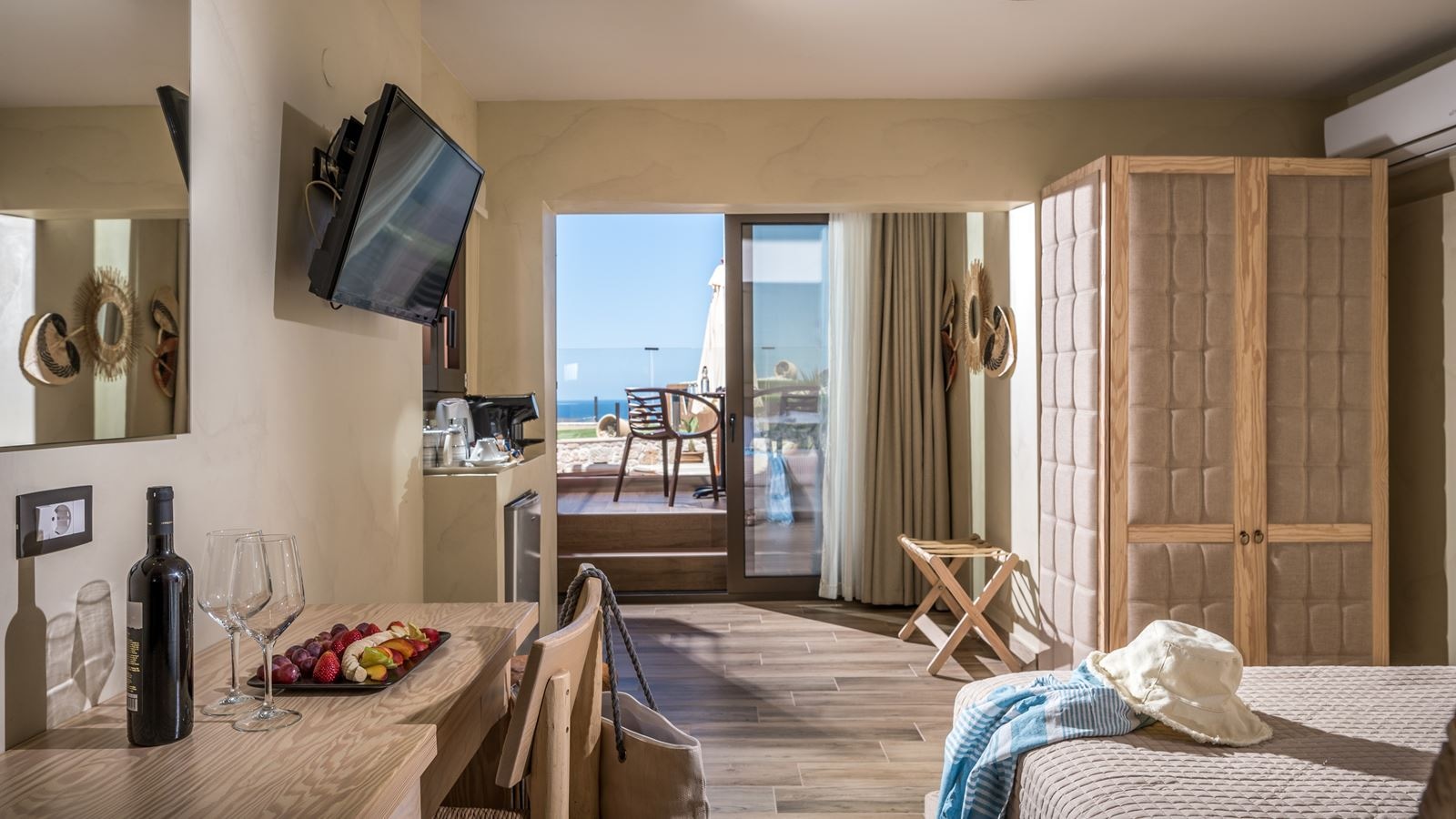 rooms-deluxe-room-sea-view