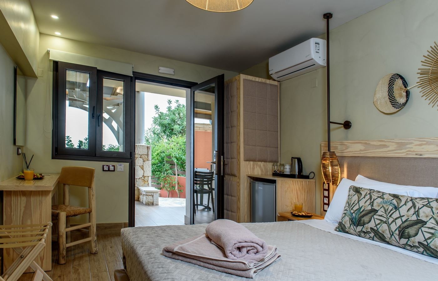 rooms-deluxe-room-inland-view