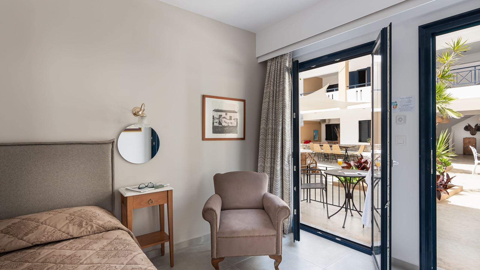 rooms-superior-double-room-balcony-or-terrace