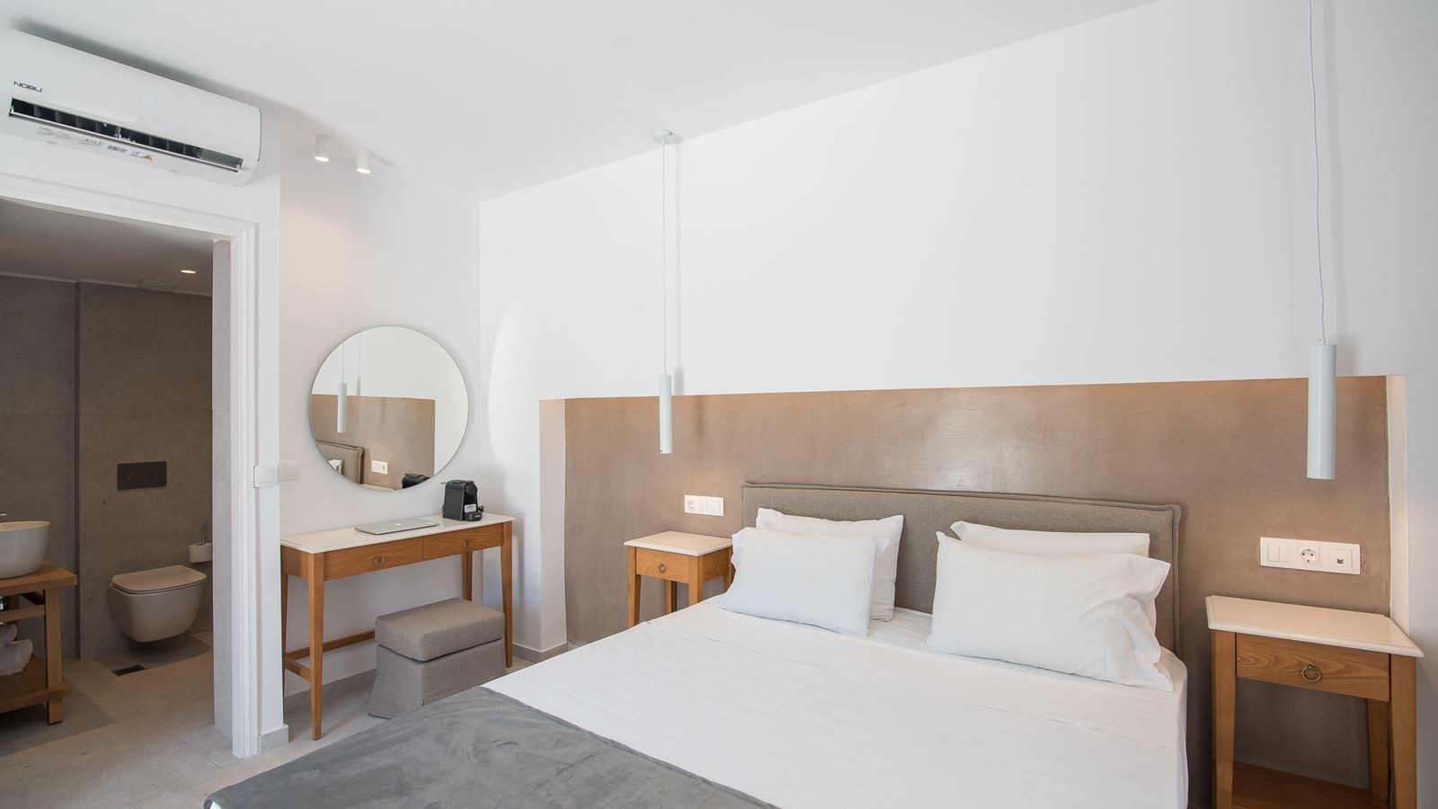 rooms-deluxe-double-room-balcony