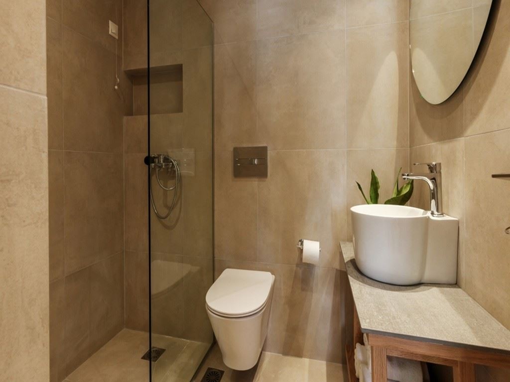 rooms-suite-1-bedroom-with-living-room