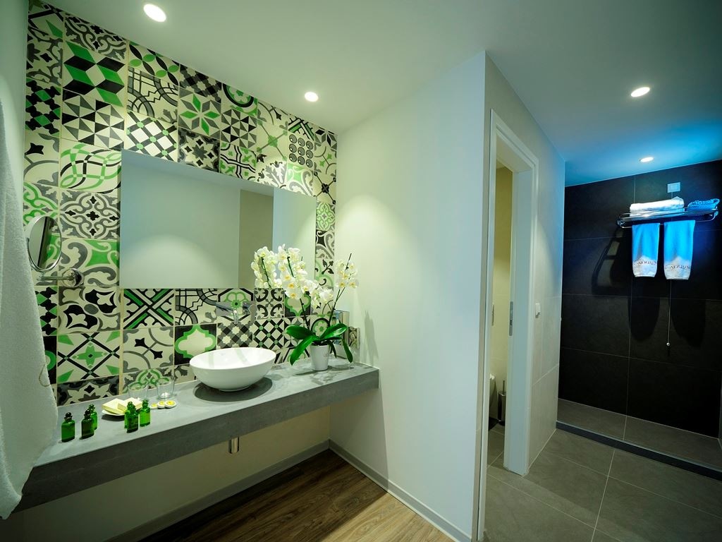 rooms-deluxe-room-land-view