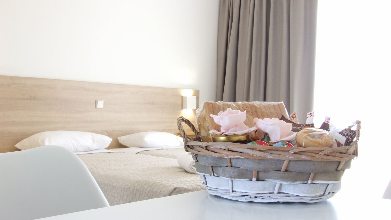 rooms-apartment-balcony-or-terrace