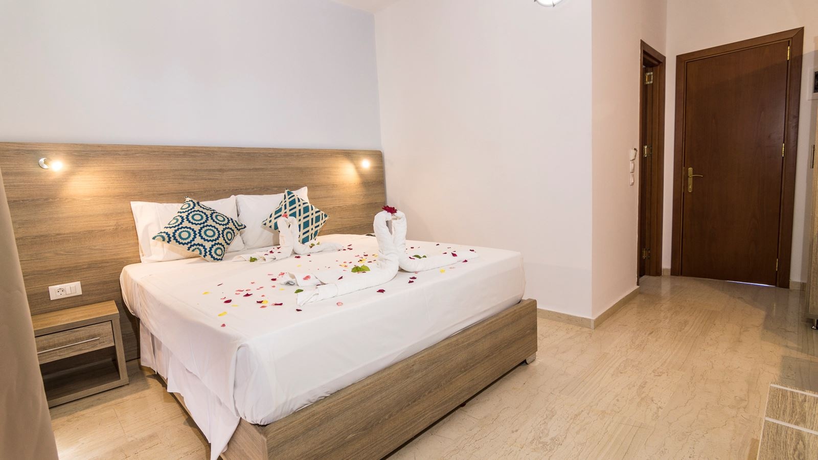 rooms-room-double-balcony-or-terrace