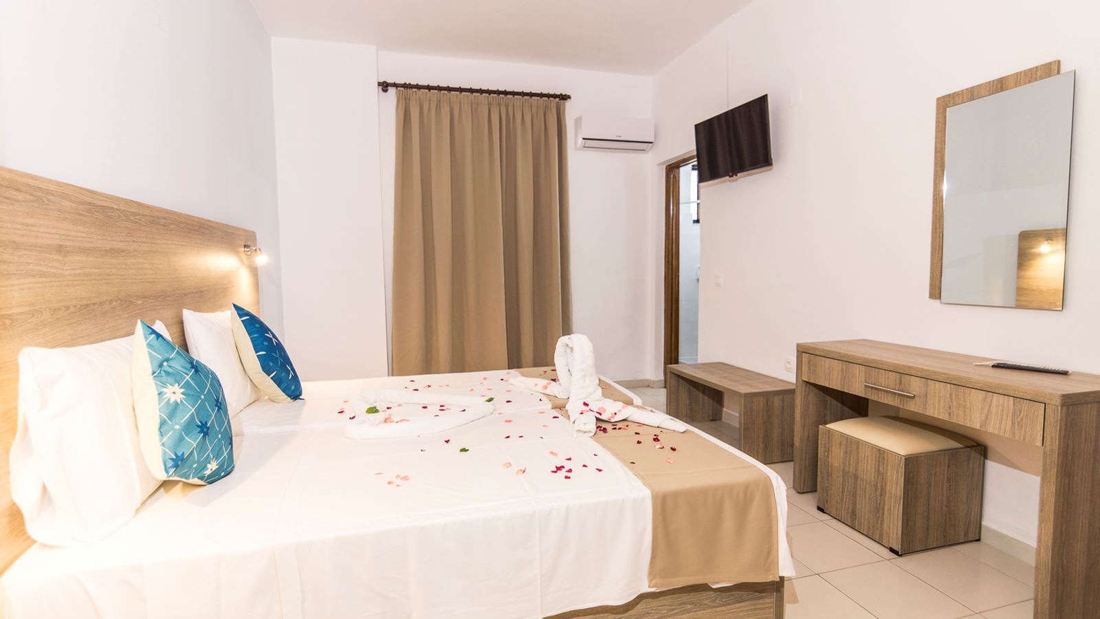 rooms-room-double-balcony-or-terrace