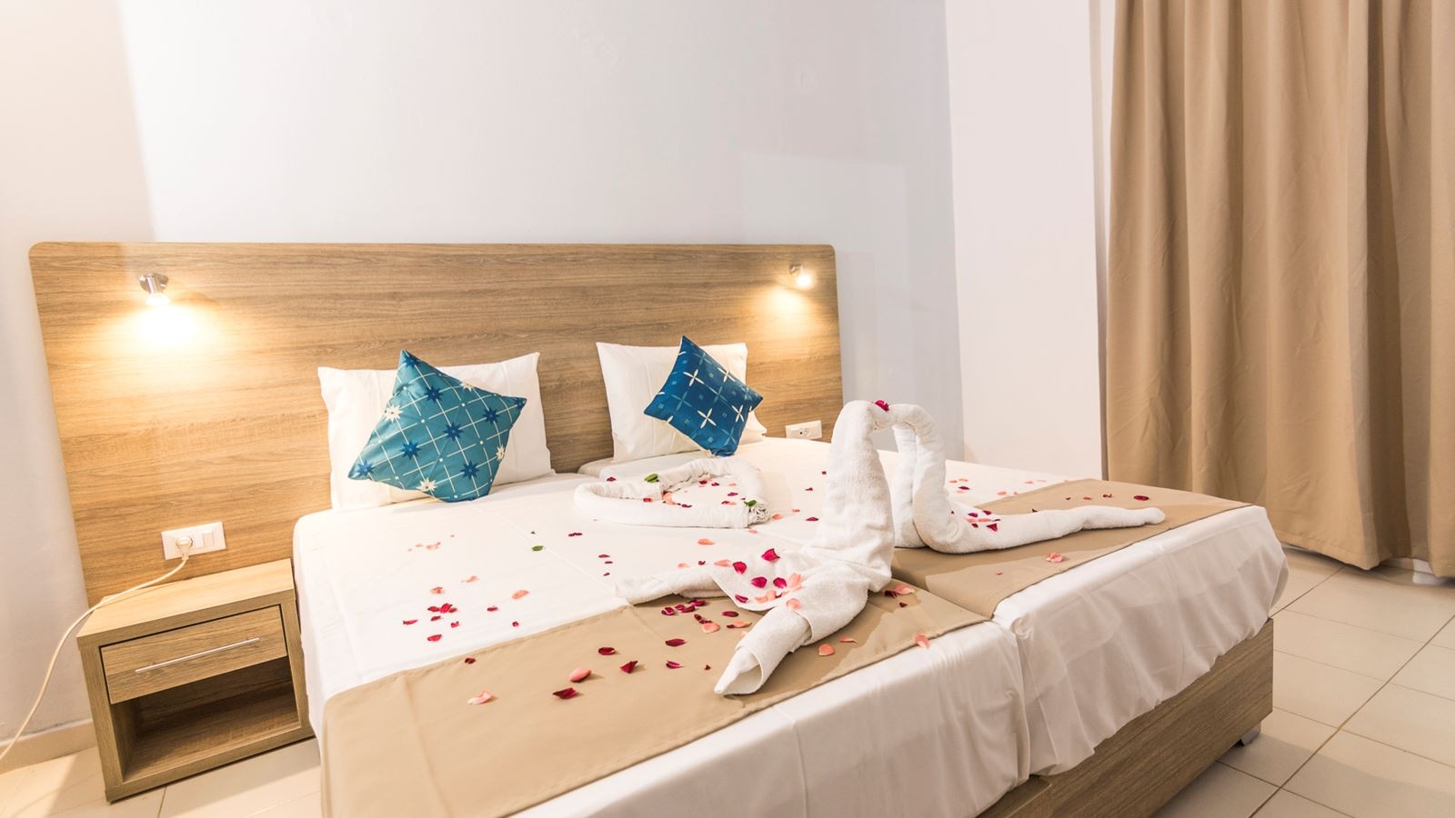 rooms-room-double-balcony-or-terrace