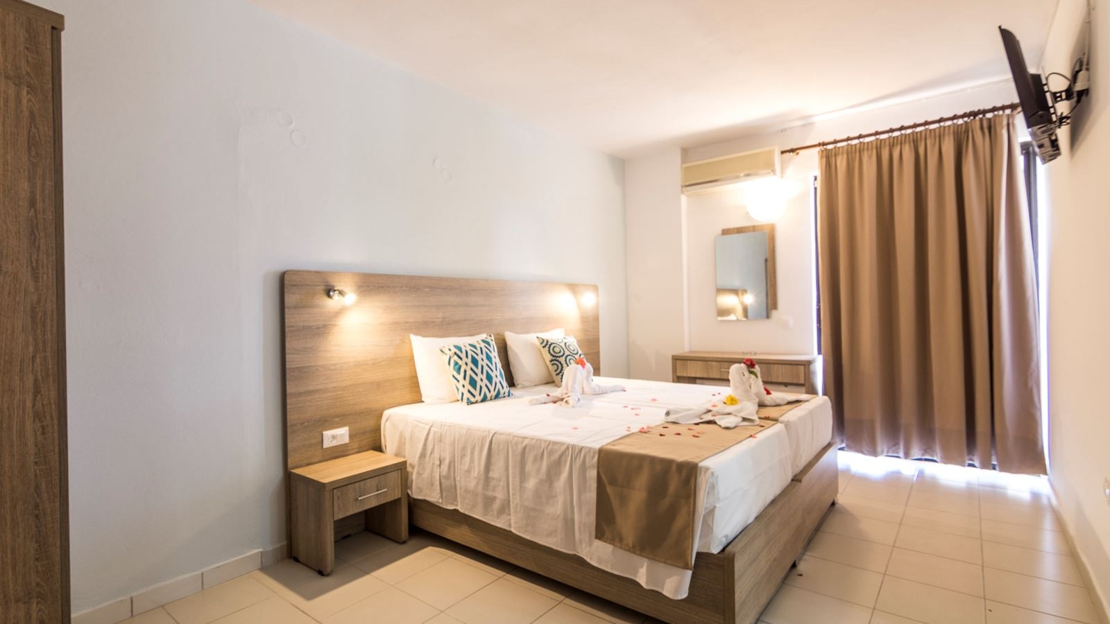 rooms-room-double-balcony-or-terrace