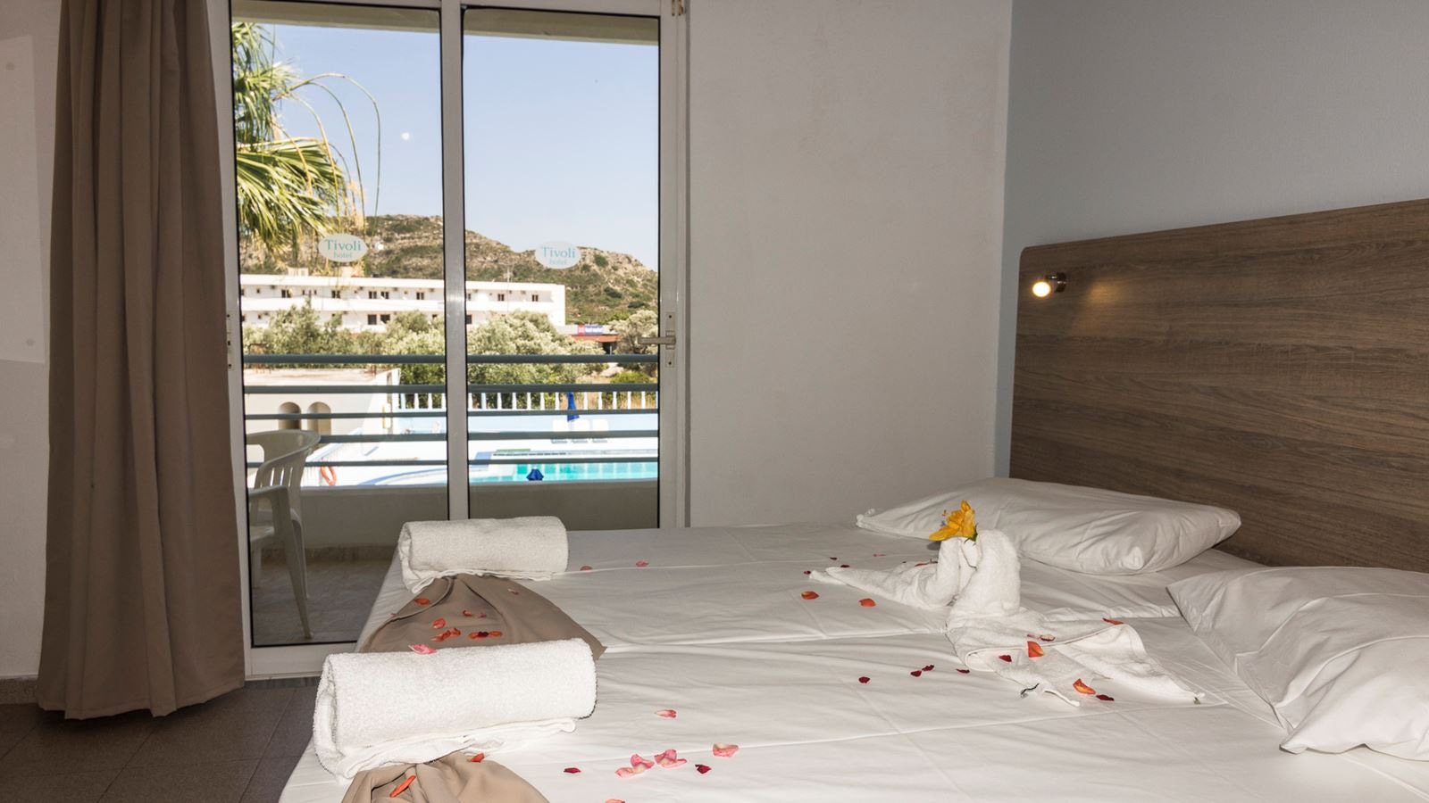 rooms-room-double-balcony-or-terrace