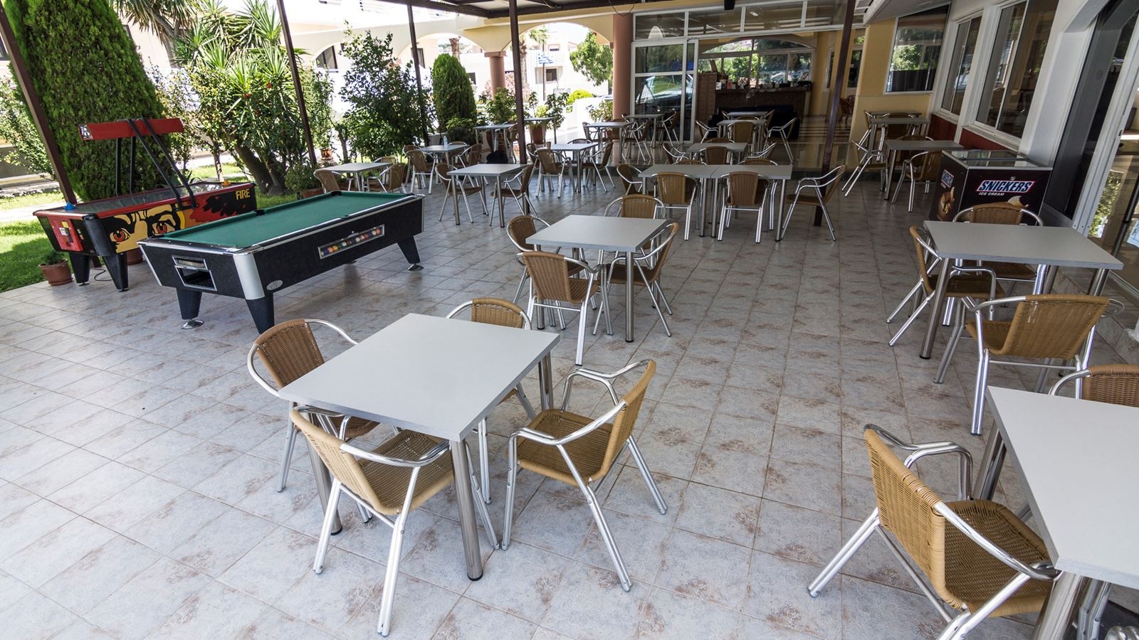 restaurants-restaurant