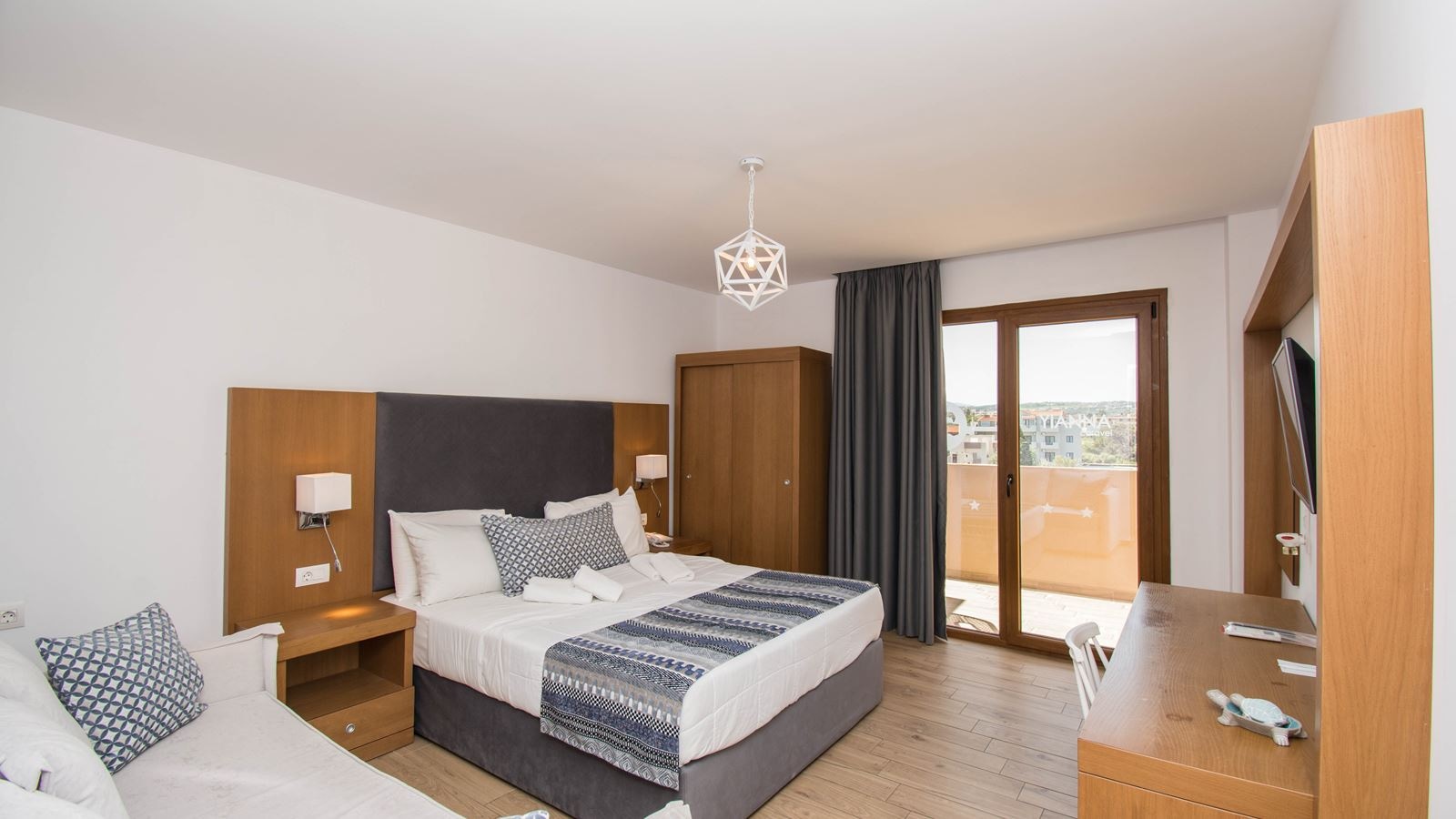rooms-suite-landview