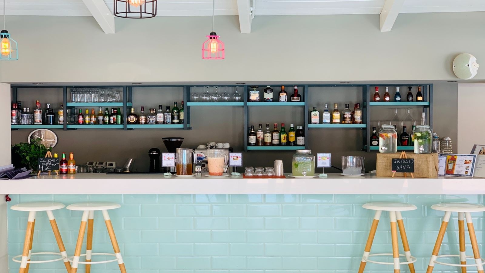 bars-agiazi-pool--snack-bar