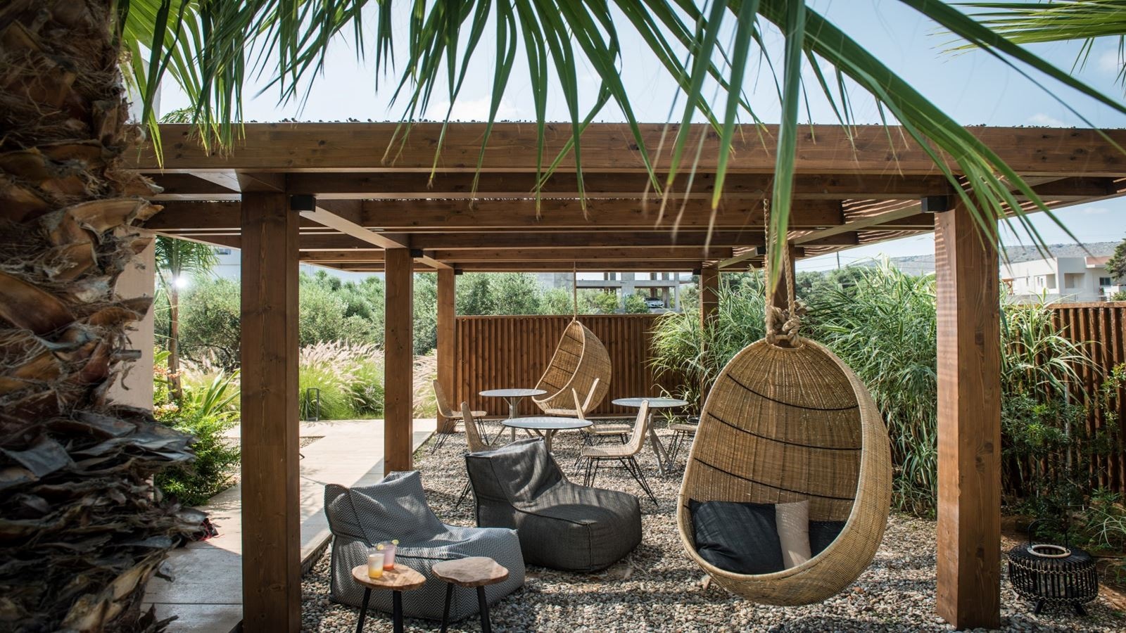 bars-aura-pool--snack-bar