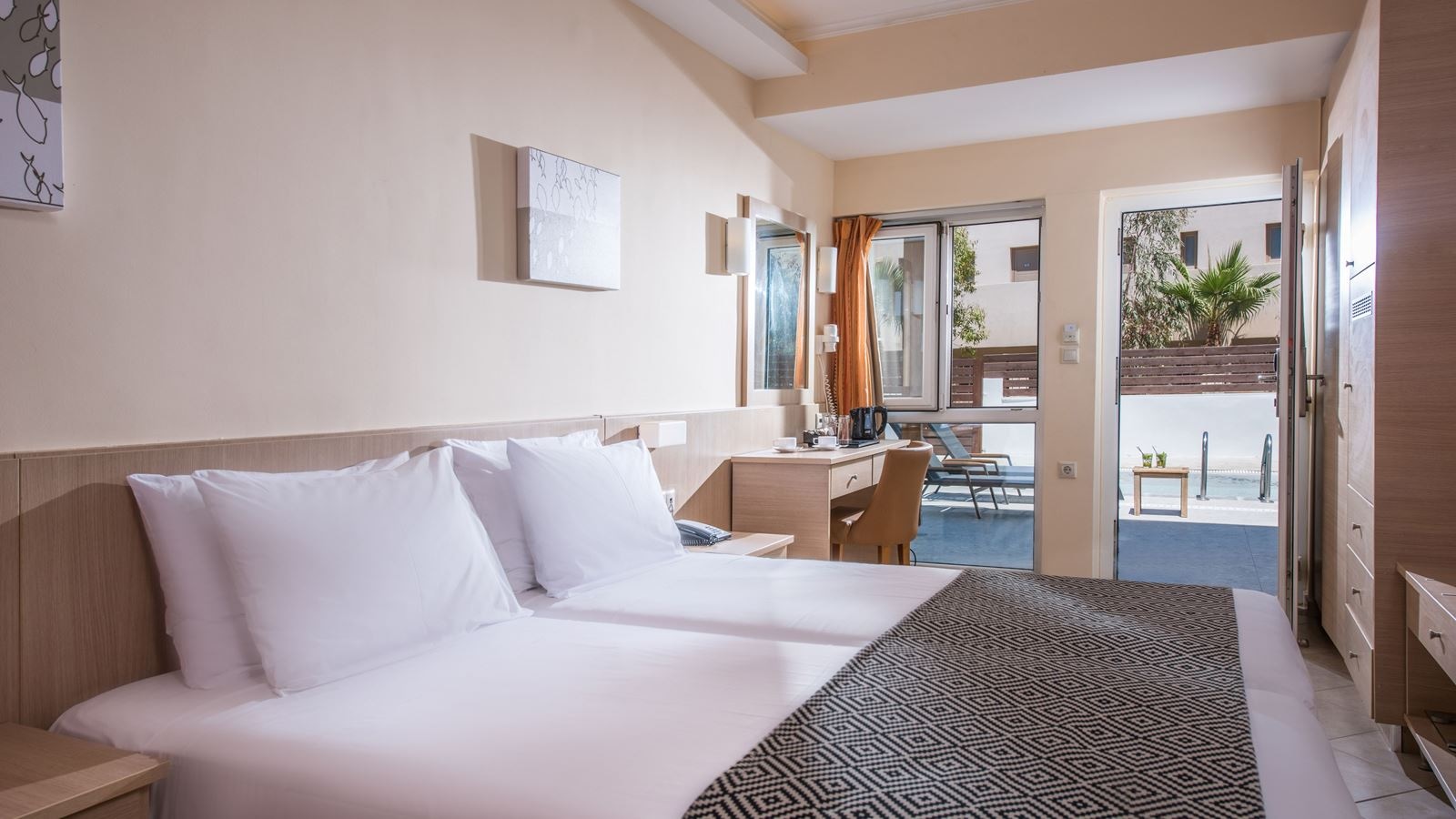 rooms-standard-individual-pool