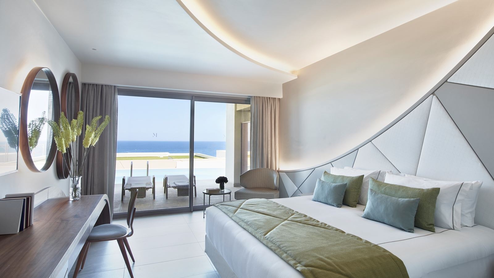 rooms-deluxe-room-swim-up-sea-view