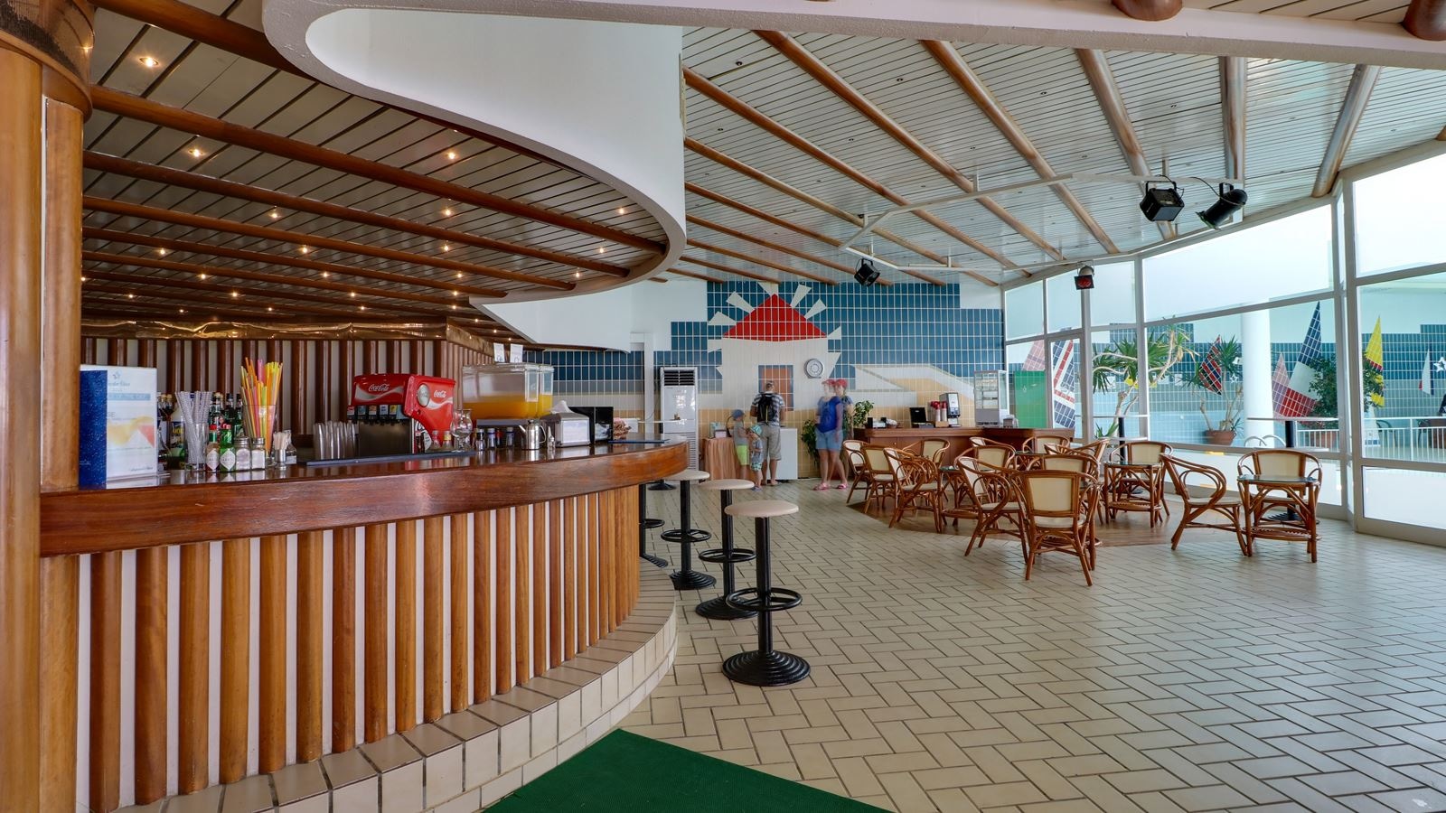 restaurants-pool-bar