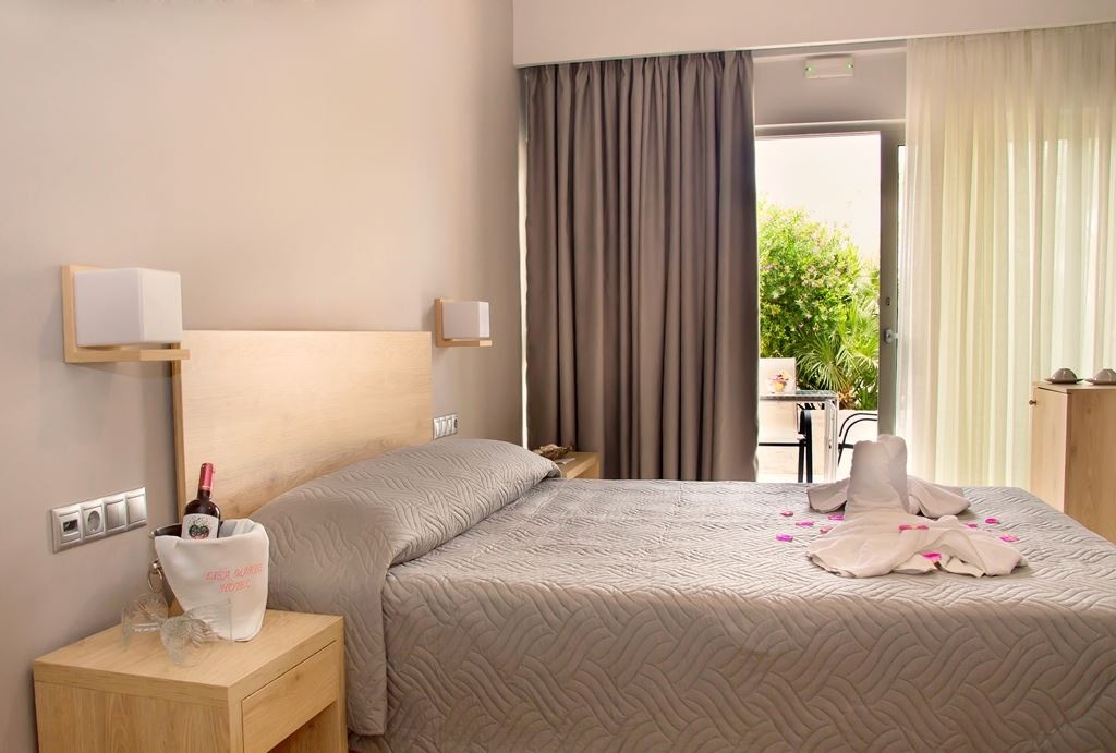 rooms-superior-room