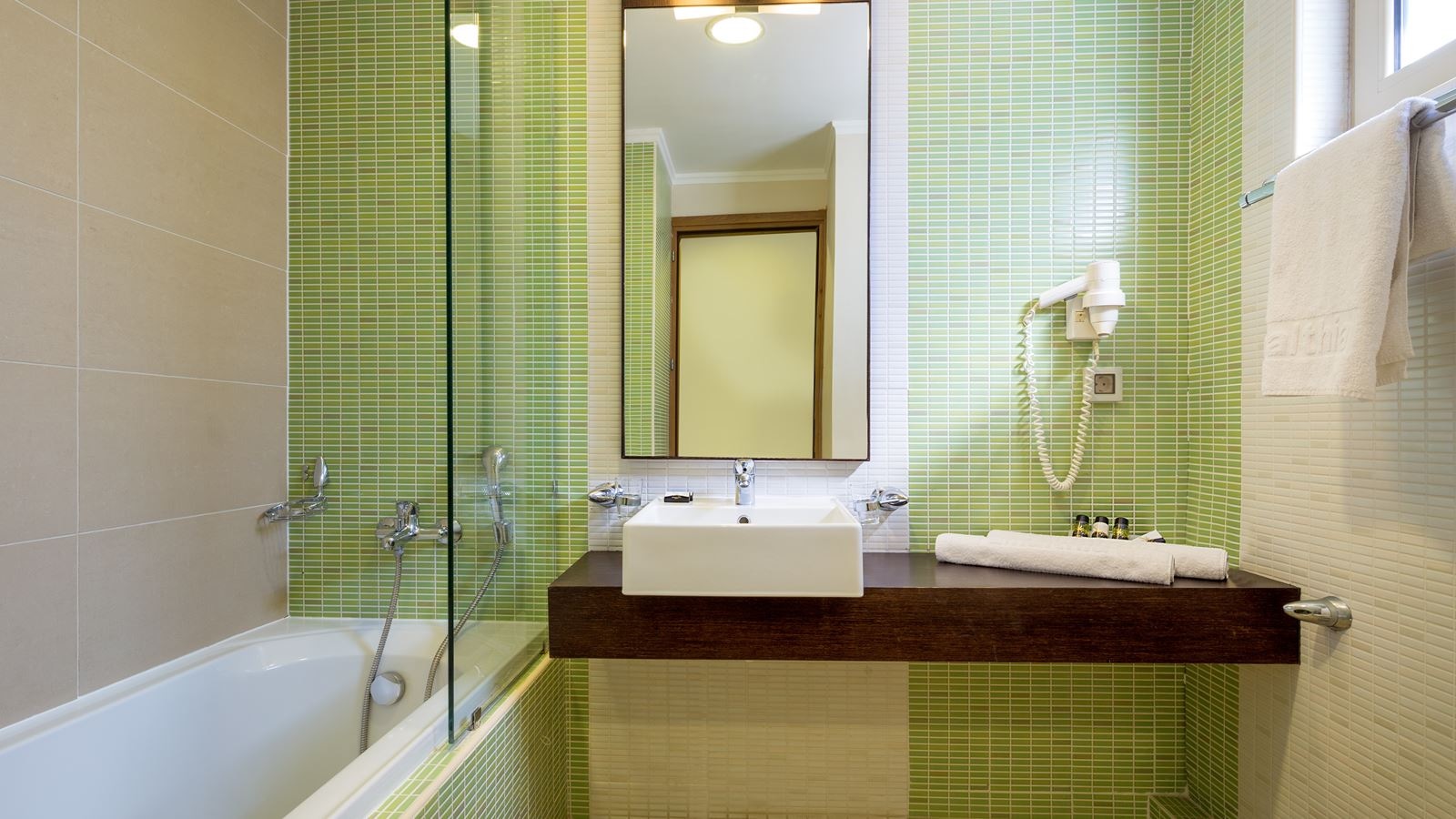 rooms-room-double-garden-view