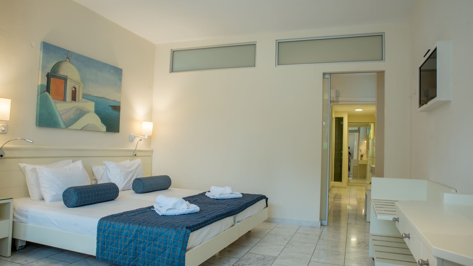 rooms-athina-family-room