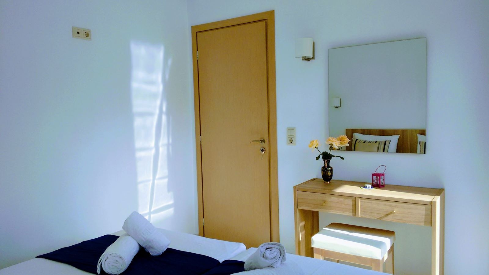 rooms-1-bedroom-triple-apartment-garden-view-balcony-or-terrace