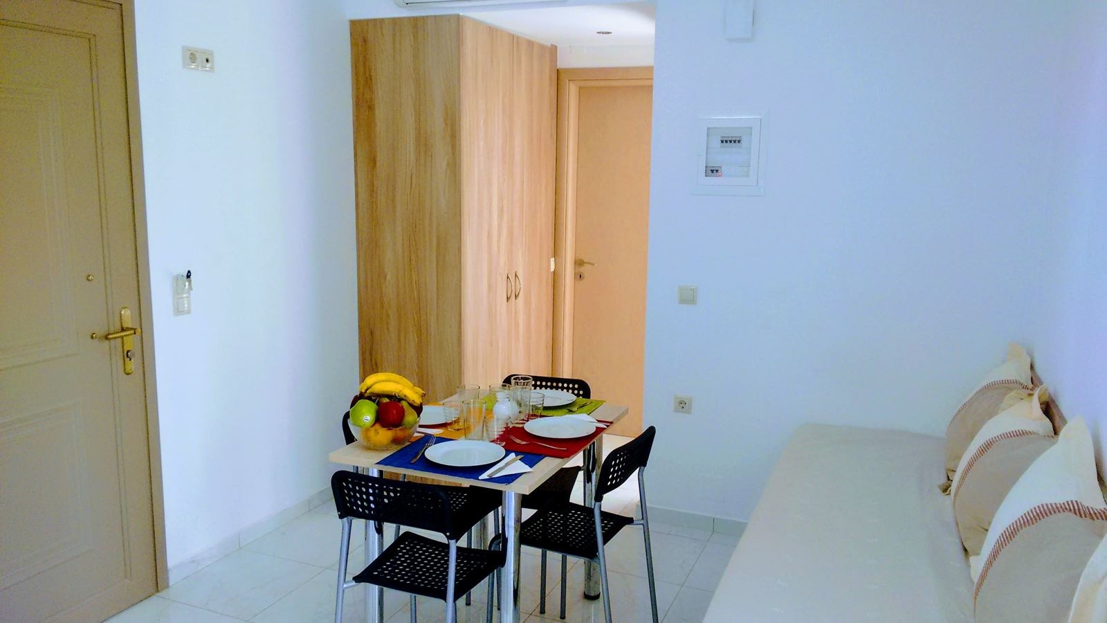 rooms-1-bedroom-triple-apartment-garden-view-balcony-or-terrace