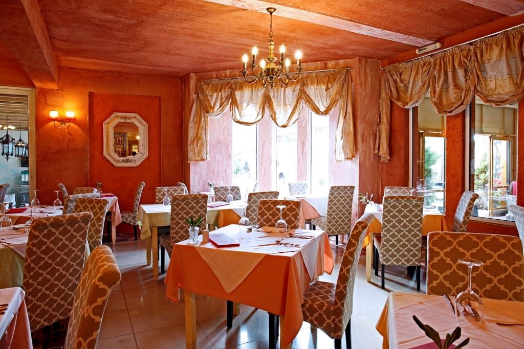 restaurants-restaurant