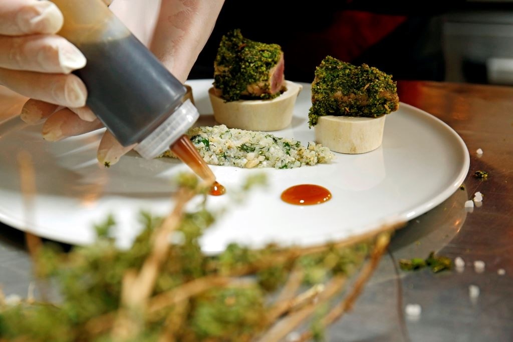 restaurants-pool-bar