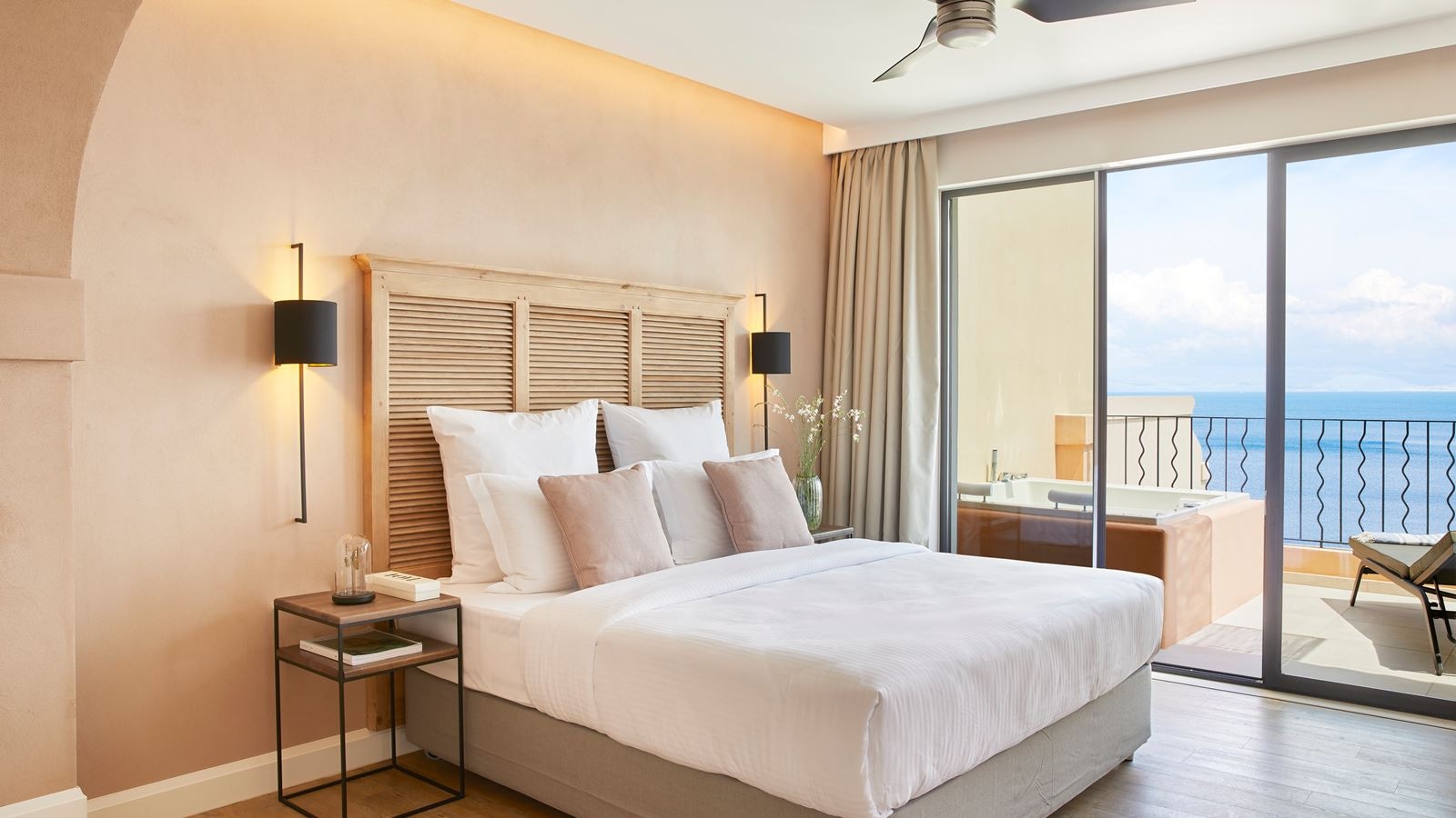 rooms-grand-terrace-deluxe-suite-whirlpool