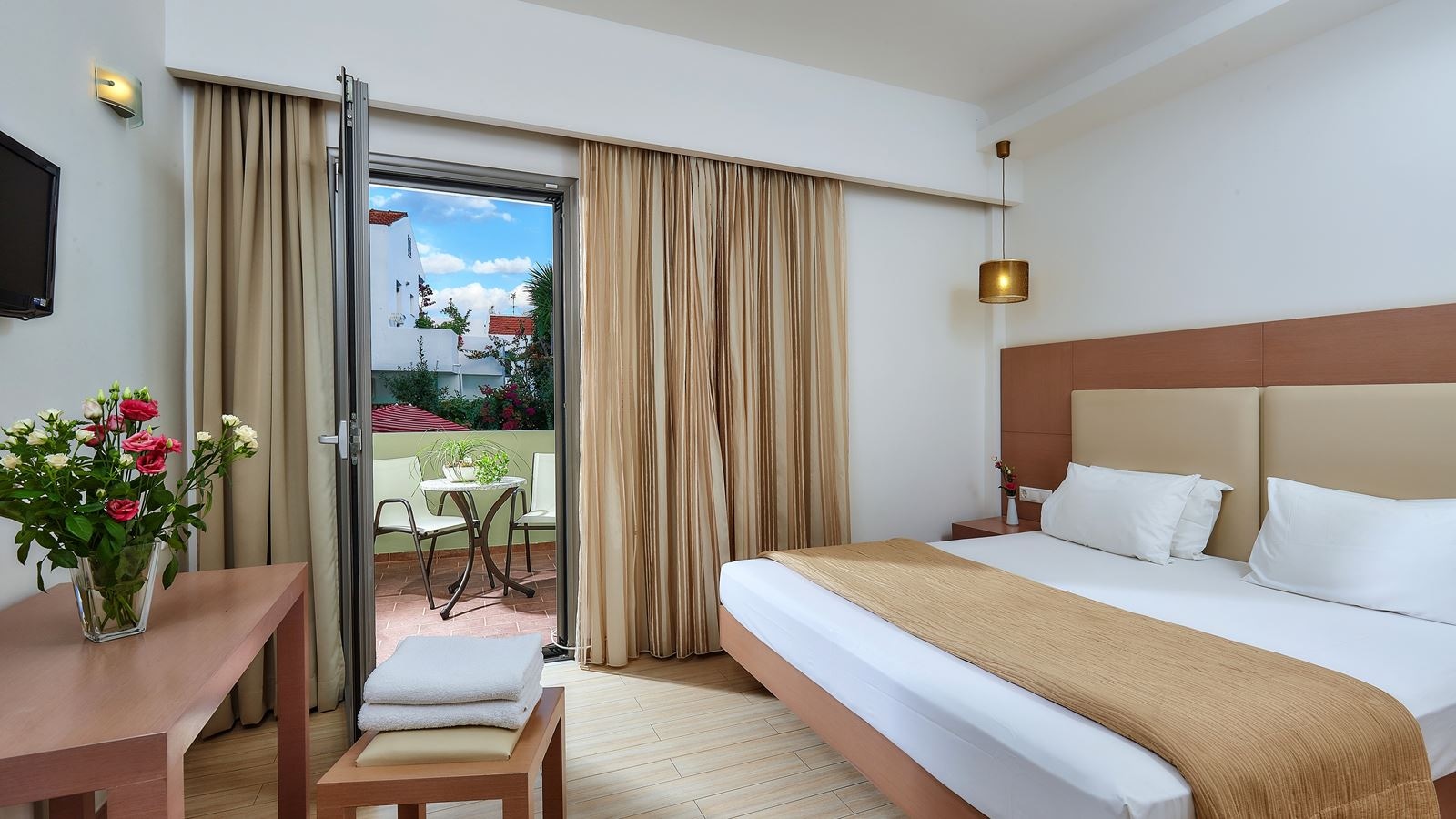 rooms-double-room-balcony-or-terrace