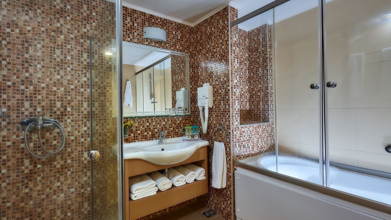 rooms-family-suite-2-bedrooms-sea-view