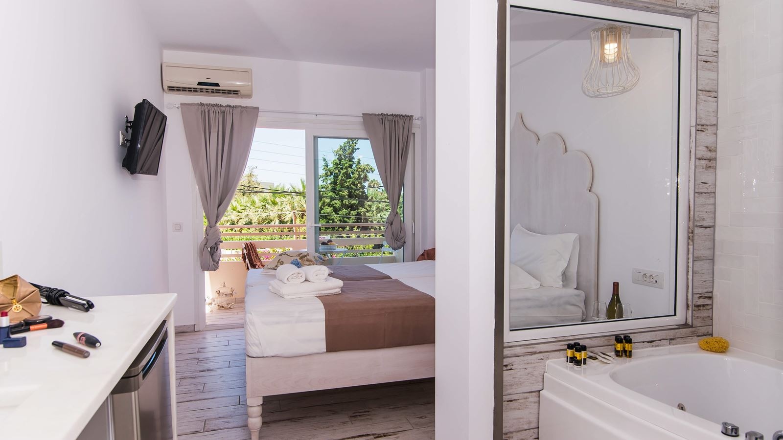 rooms-suite-junior-double-balcony-or-terrace