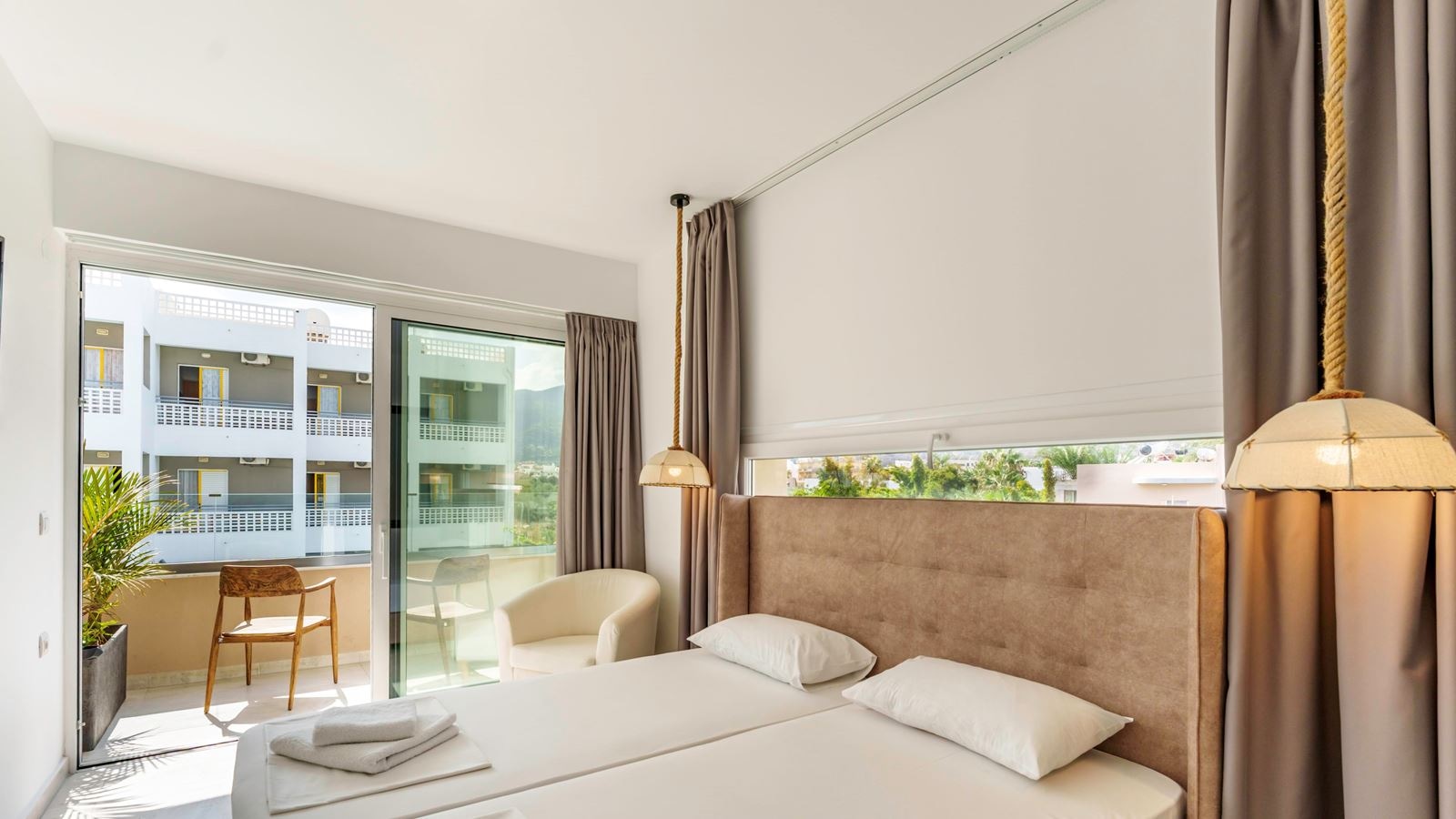 rooms-room-deluxe-twin-balcony-or-terrace