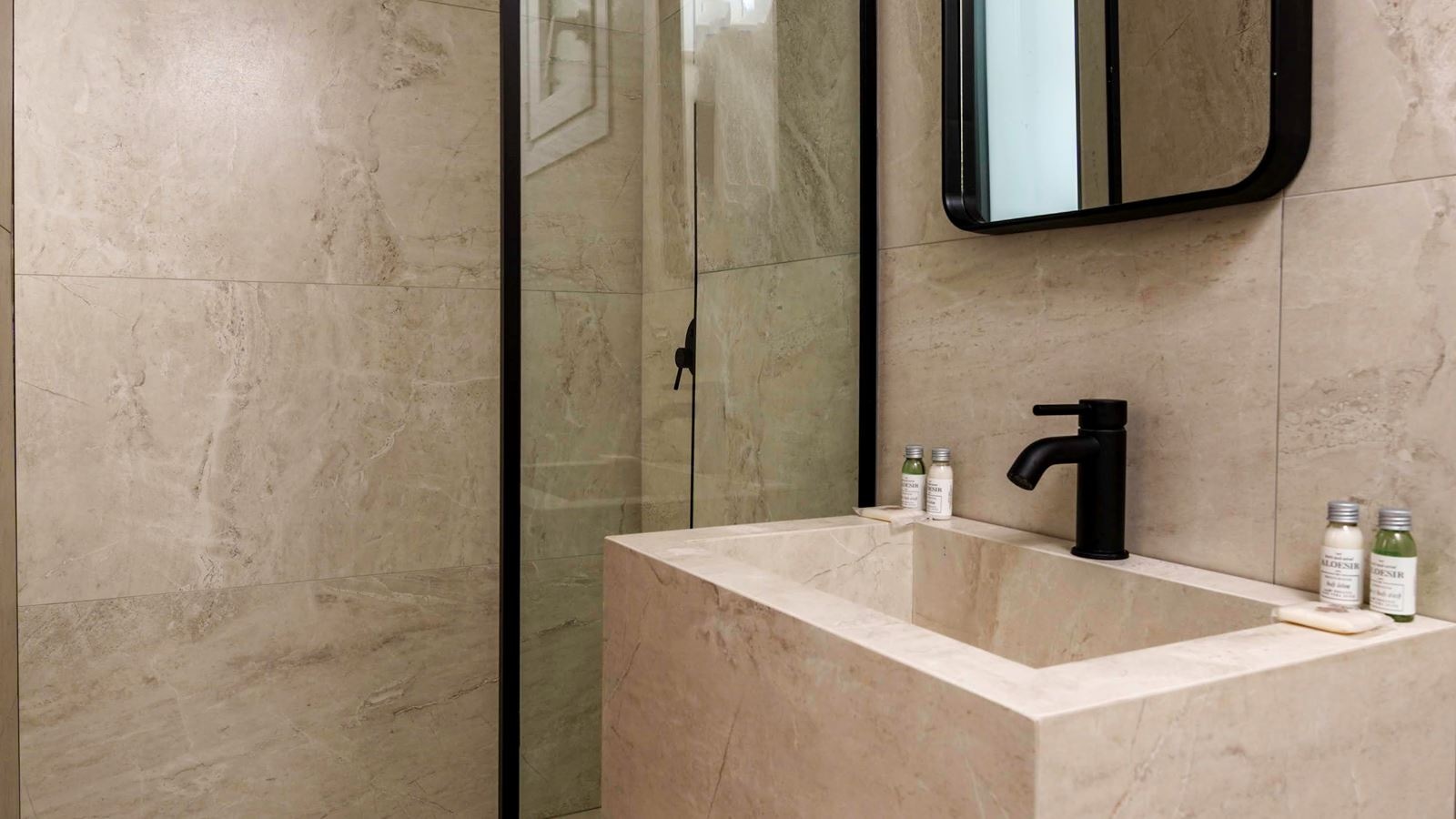 rooms-room-deluxe-twin-balcony-or-terrace