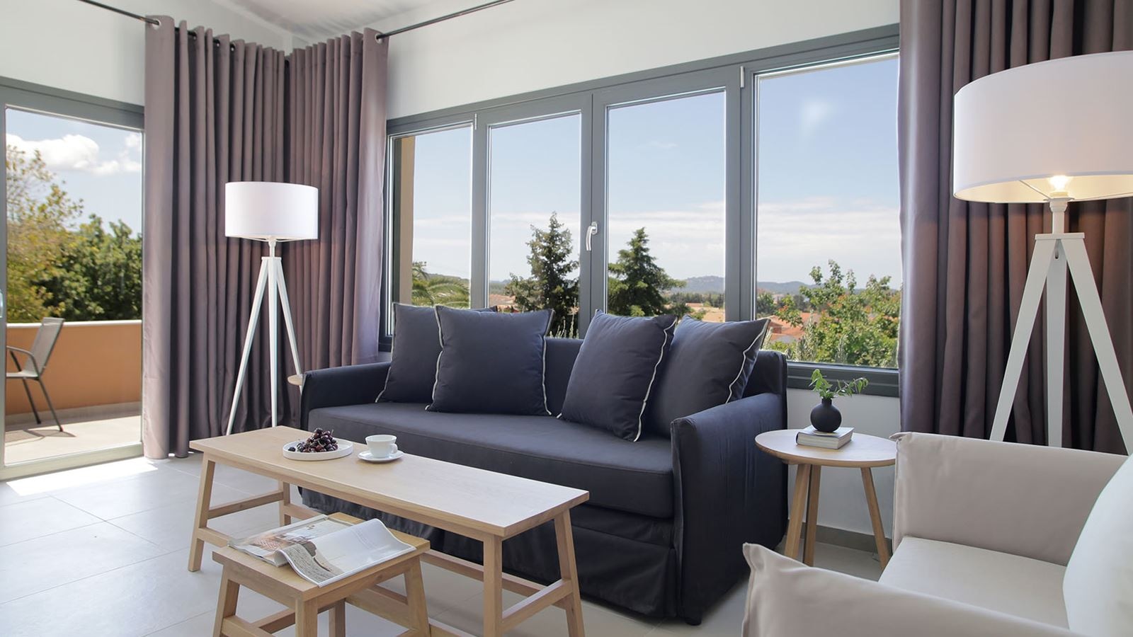 rooms-senior-suite-garden-view