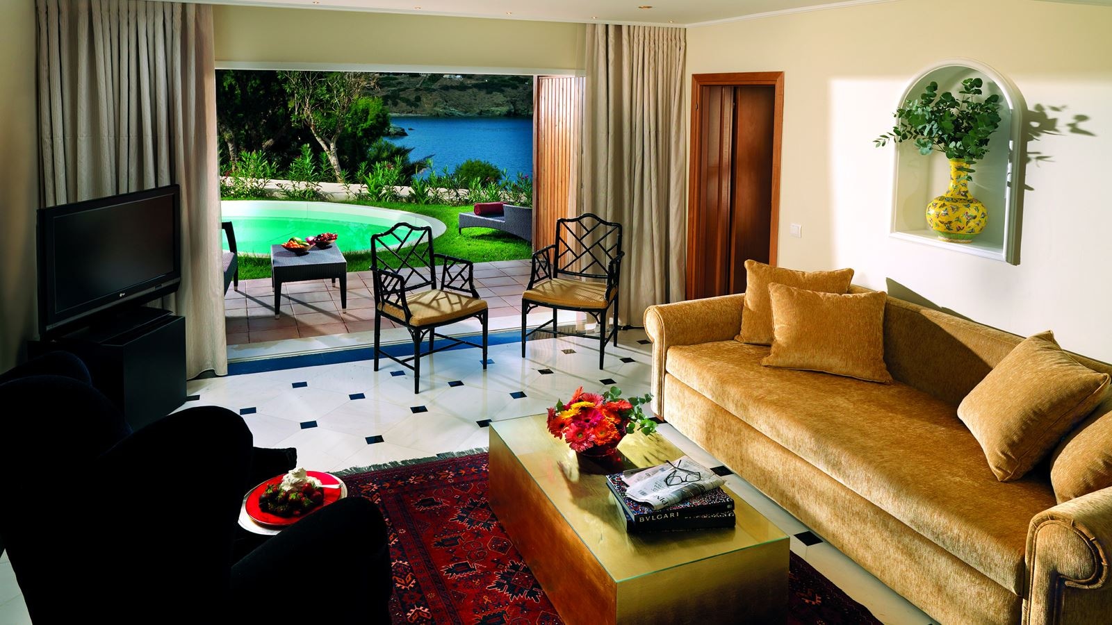 rooms-exclusive-family-1-bedroom-suite-sharing-pool