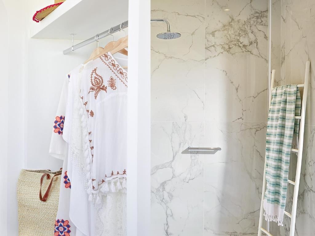 rooms-family-apartment-pool-view