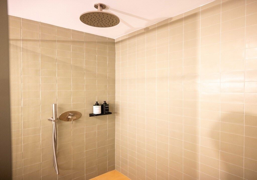 rooms-king-double-pool-view