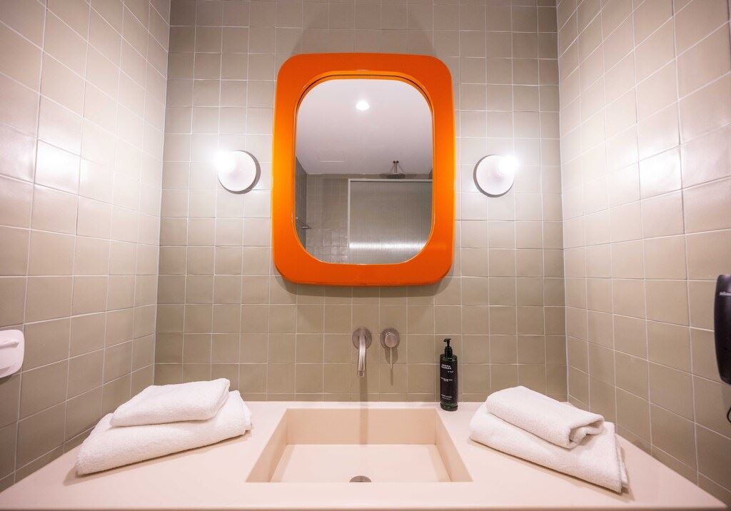 rooms-king-double-pool-view