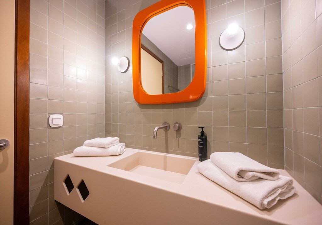 rooms-queen-double-pool-view