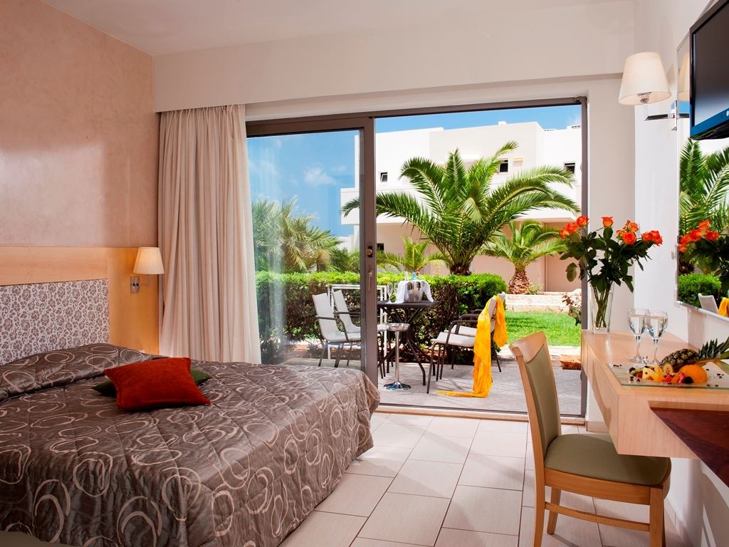 rooms-family-room-garden-view-balcony-or-terrace