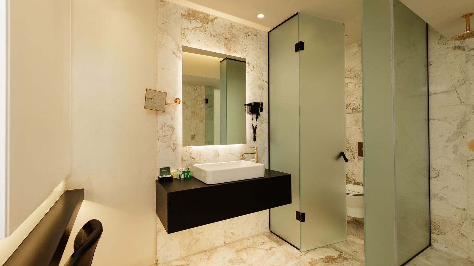 rooms-junior-suite-side-sea-view-or-sea-view