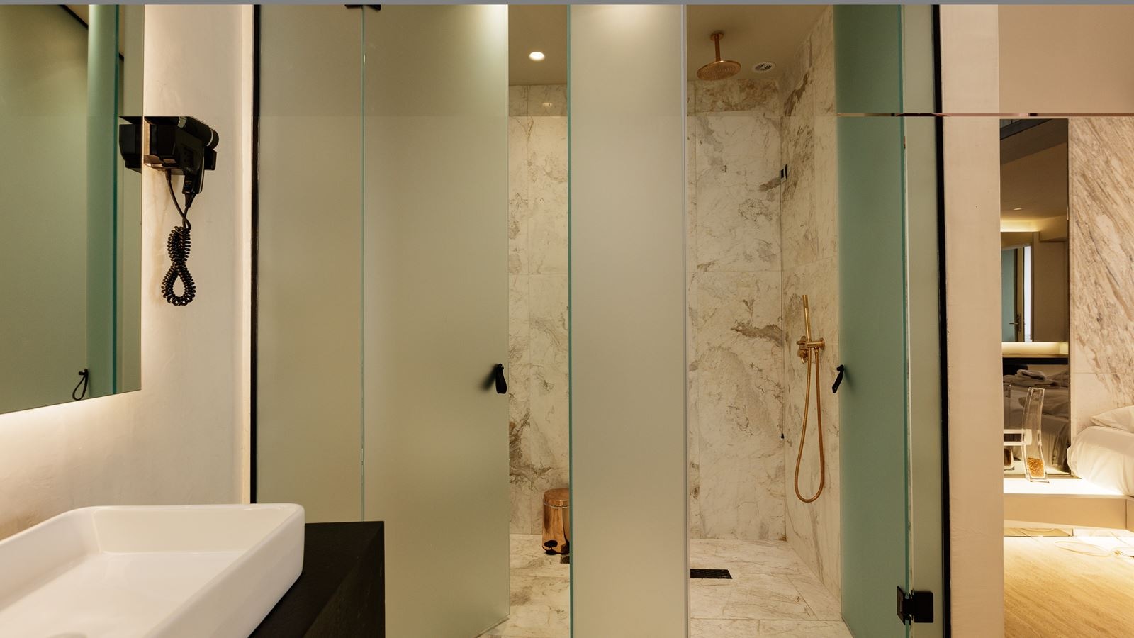 rooms-junior-suite-split--level-terrace