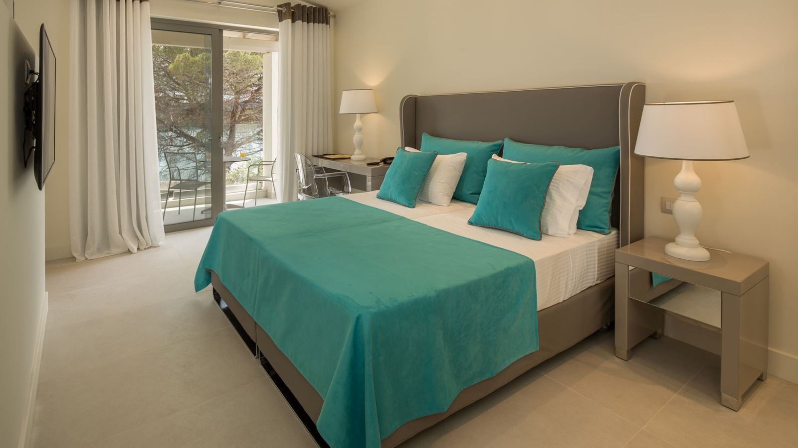 rooms-superior-panorama-bungalow-suite-with-jacuzzi