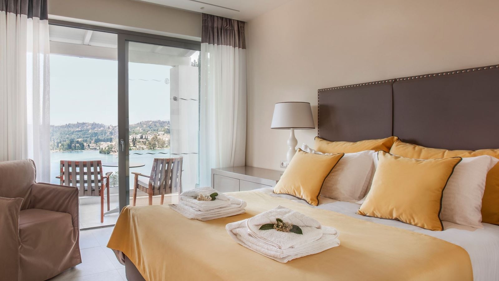 rooms-deluxe-panorama-villa-with-pool